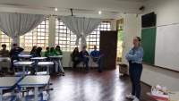 Psicóloga da Associação Hospitalar São José realiza palestra na Escola Indígena de Liberato Salzano sobre prevenção ao suicídio