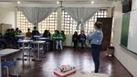 Psicóloga da Associação Hospitalar São José realiza palestra na Escola Indígena de Liberato Salzano sobre prevenção ao suicídio