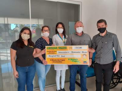 Loja "O Mundo das Capas" de Rodeio Bonito faz entrega de valores em campanha realizada em benefício ao Hospital São José